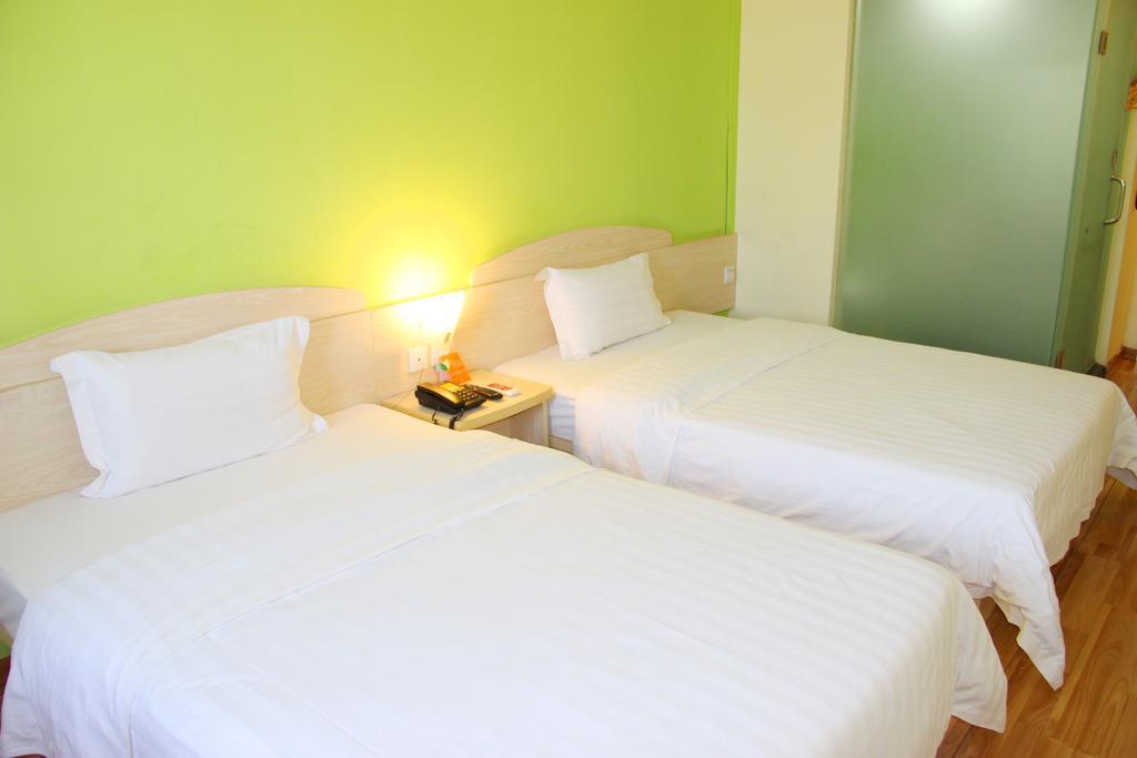 7Days Inn Premium Guangzhou Tianhe West Tiyu Road Subway Station Esterno foto