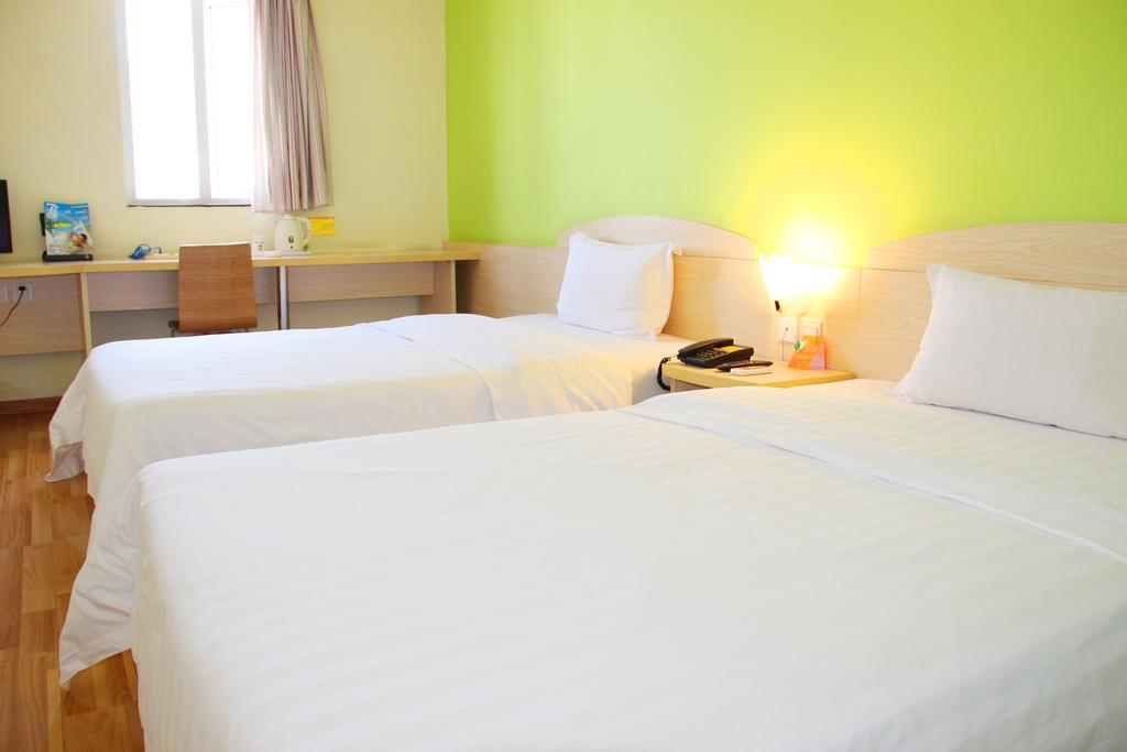 7Days Inn Premium Guangzhou Tianhe West Tiyu Road Subway Station Esterno foto
