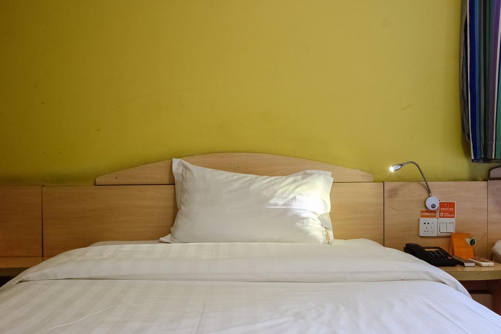 7Days Inn Premium Guangzhou Tianhe West Tiyu Road Subway Station Esterno foto